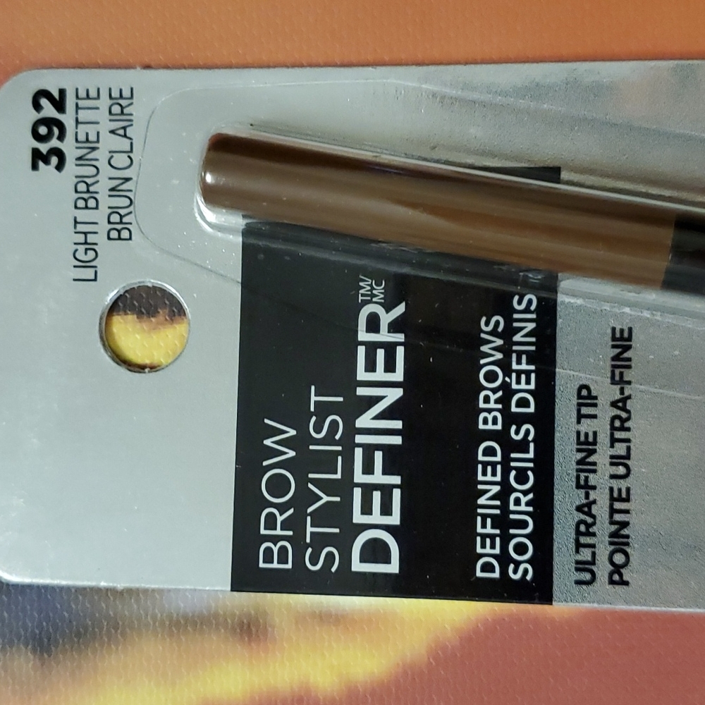 L'Oreal Brow Definer - Picture 2 of 3